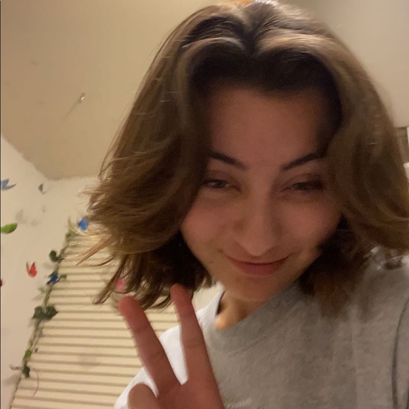 Meet your Posher, Emily - Picture 1 of 3